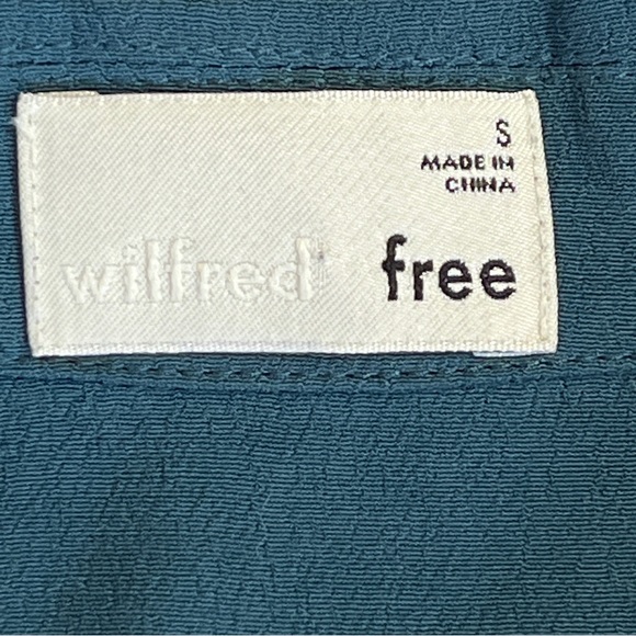 Aritzia WILFRED FREE⎮The Tie-Front Blouse⎮cropped button front⎮dark teal blue⎮S - Picture 5 of 16